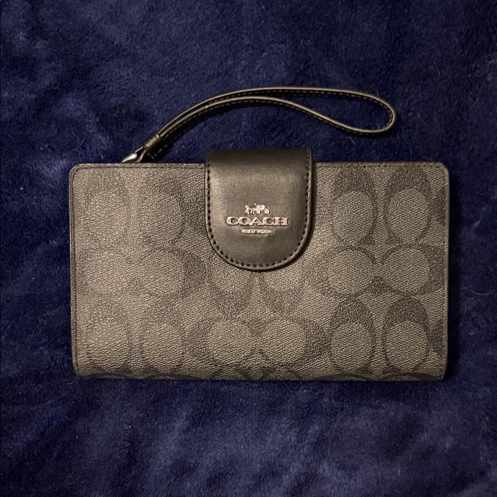 Coach Signature Black Wristlet